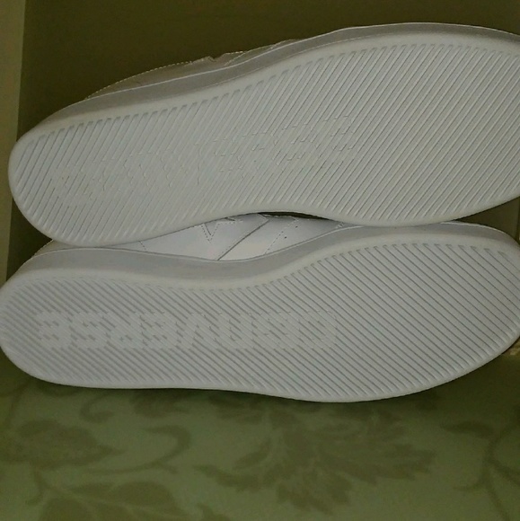 Men's White Low-Top Converse Sneakers - Picture 6 of 6